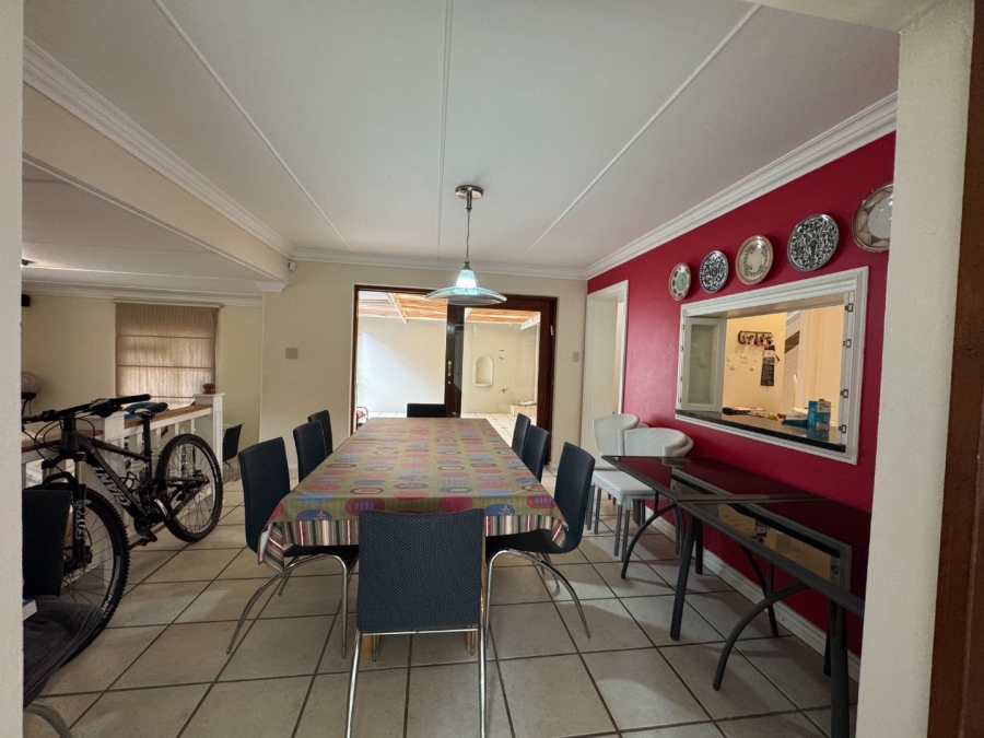  Bedroom Property for Sale in Signal Hill Western Cape